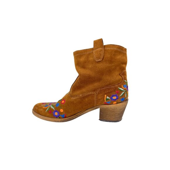 Brown Suede Boots with Floral Embroidery - Picture 4 of 5